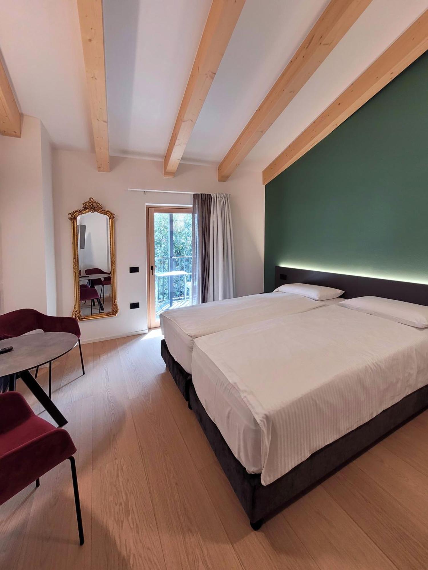 Locanda Restel De Fer Riva del Garda Luaran gambar